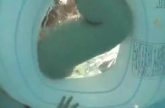 Jonge Japanse meisjes met blote kutjes in het zwembad