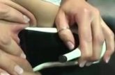 Geile blonde stoot neukt haar kutje met haar schoen