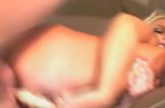 Een dubbel penetratie met zijn lul en een dildo
