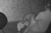Tieners stiekem gefilmd als ze sex hebben in de achtertuin